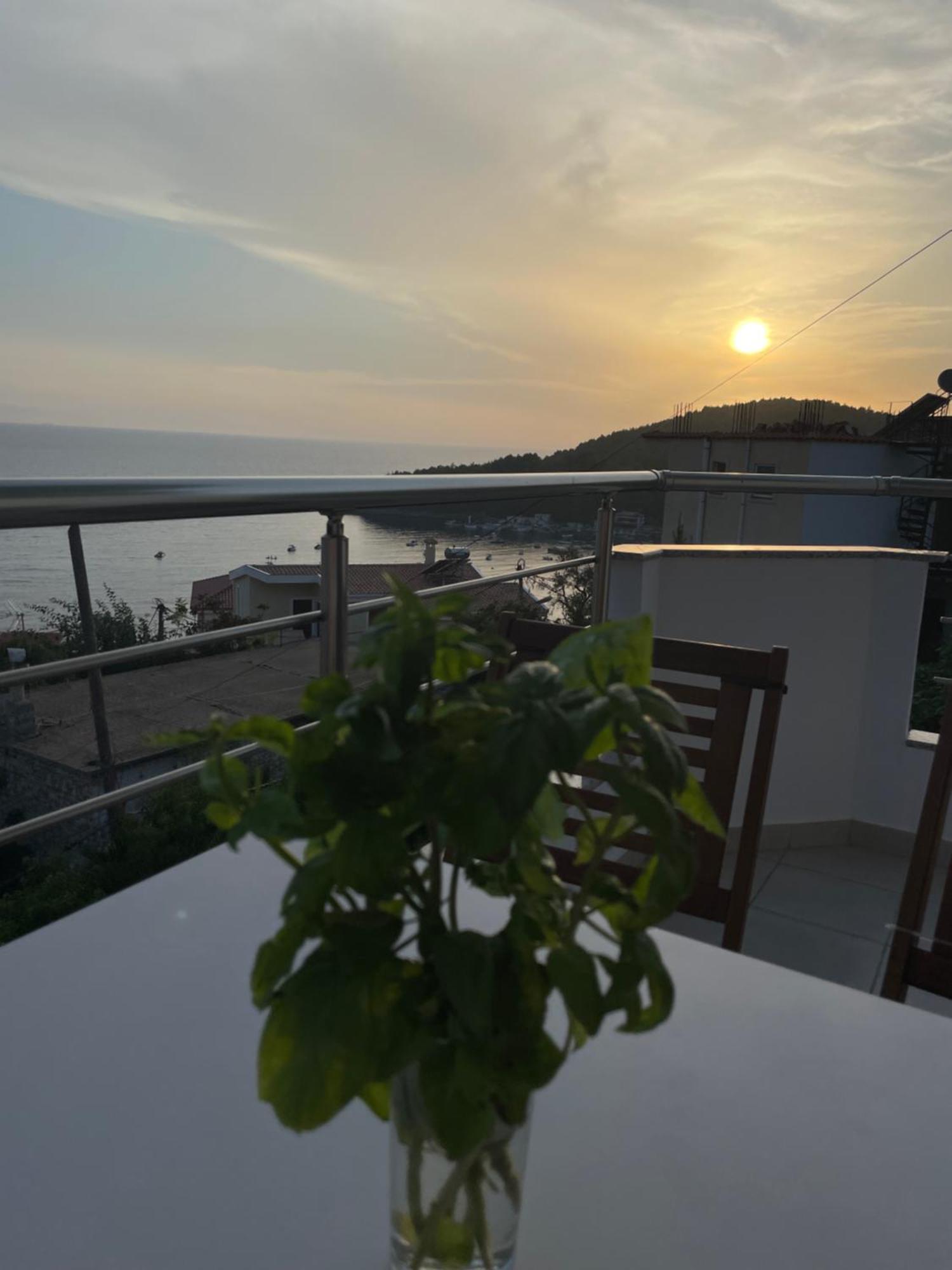 Tasos Rooms Himare Exterior photo