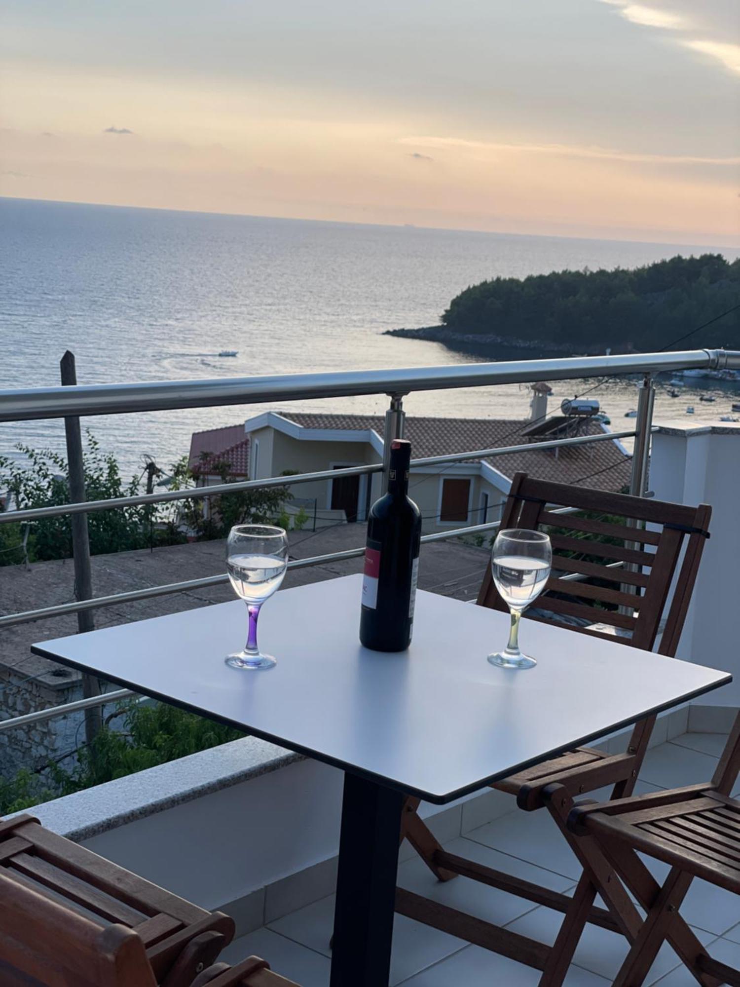 Tasos Rooms Himare Exterior photo