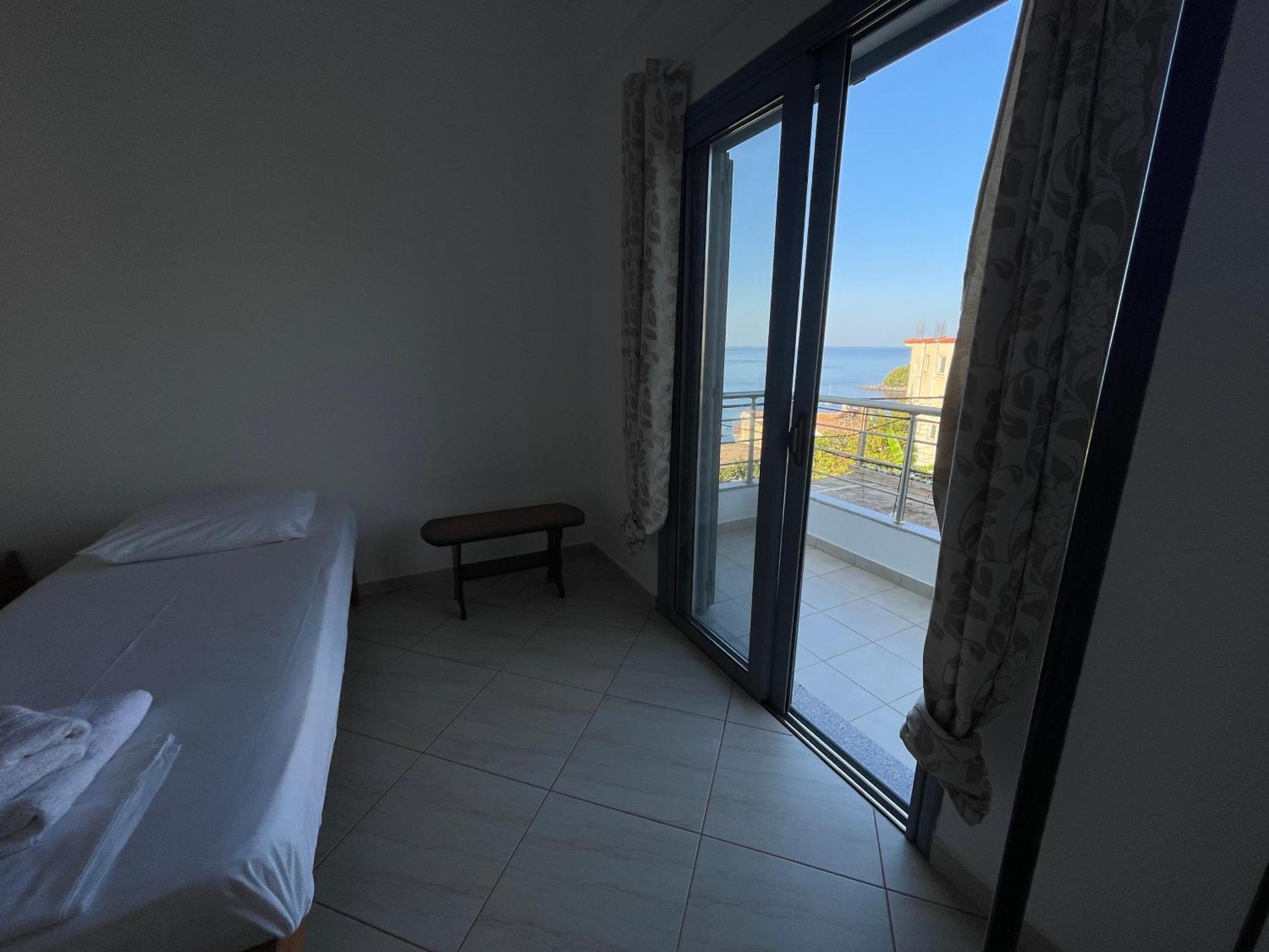 Tasos Rooms Himare Exterior photo