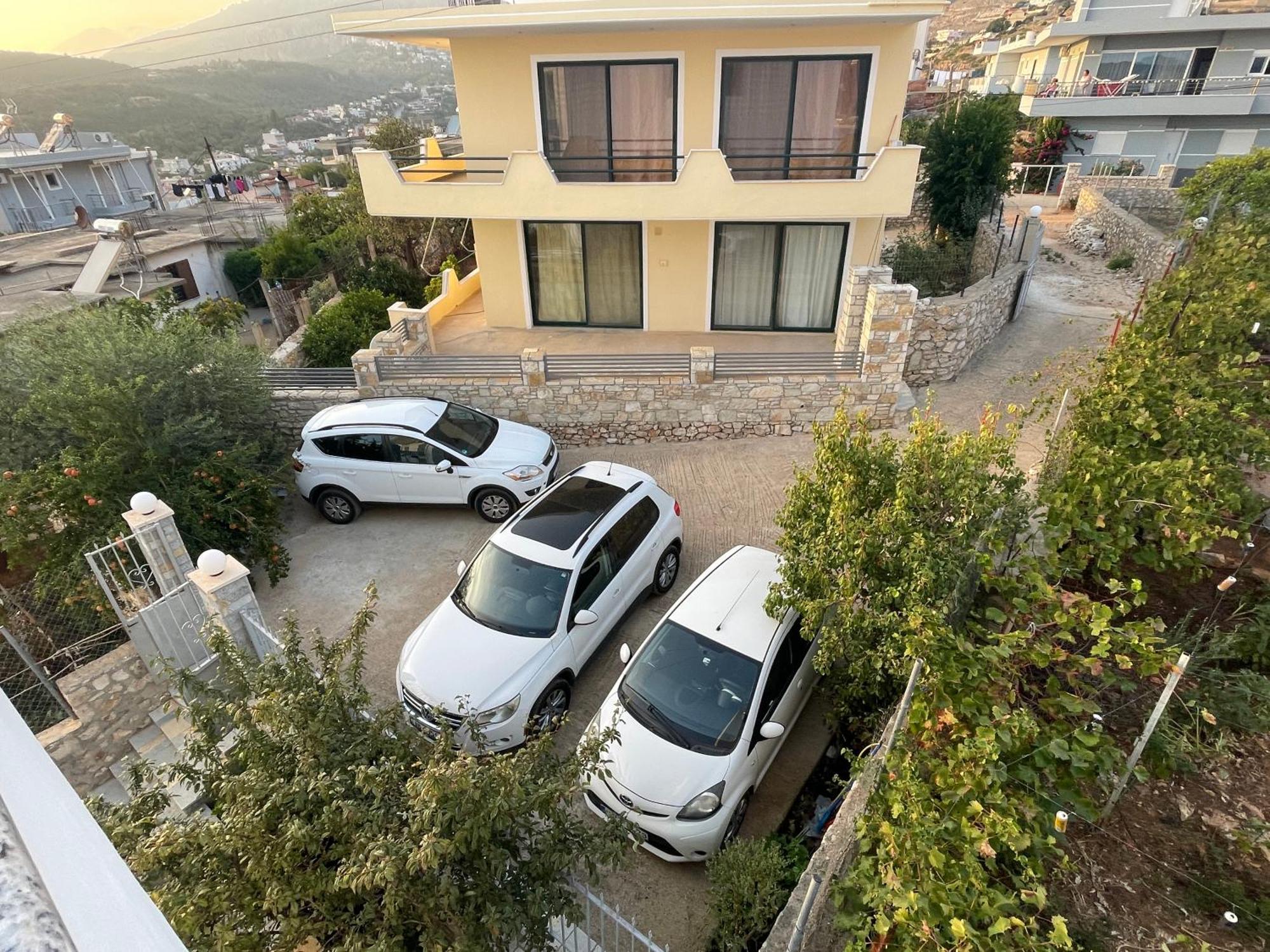 Tasos Rooms Himare Exterior photo