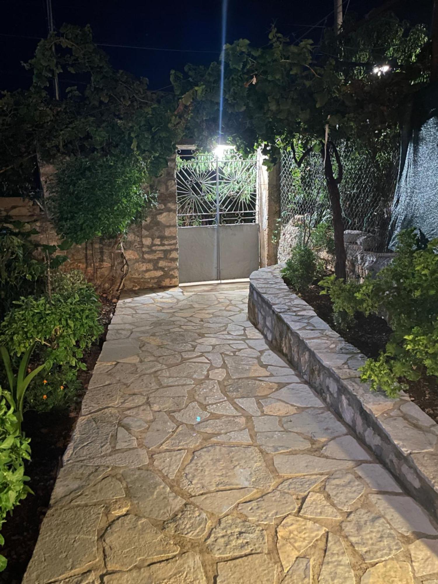 Tasos Rooms Himare Exterior photo