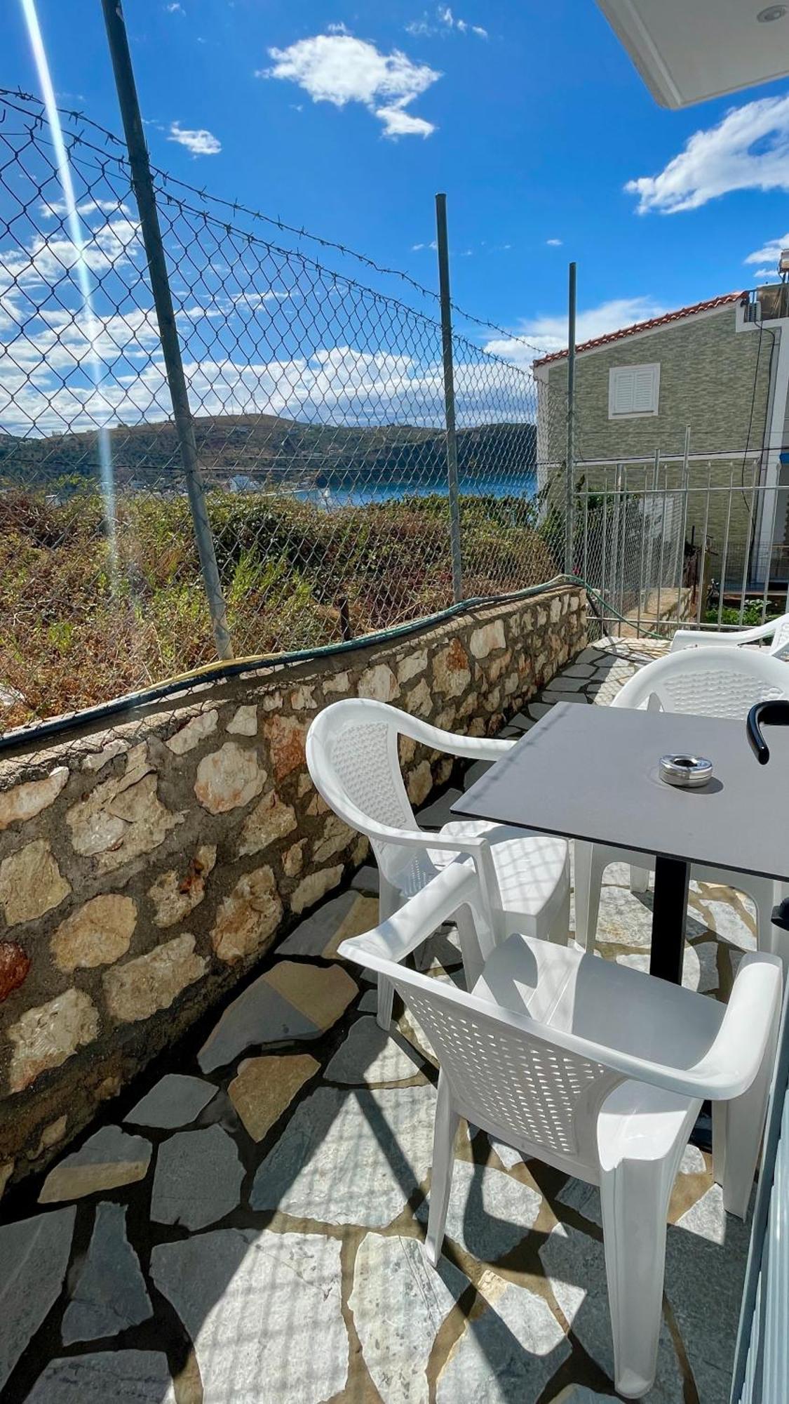 Tasos Rooms Himare Exterior photo
