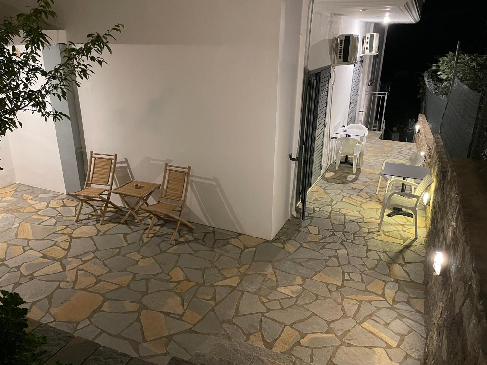 Tasos Rooms Himare Exterior photo
