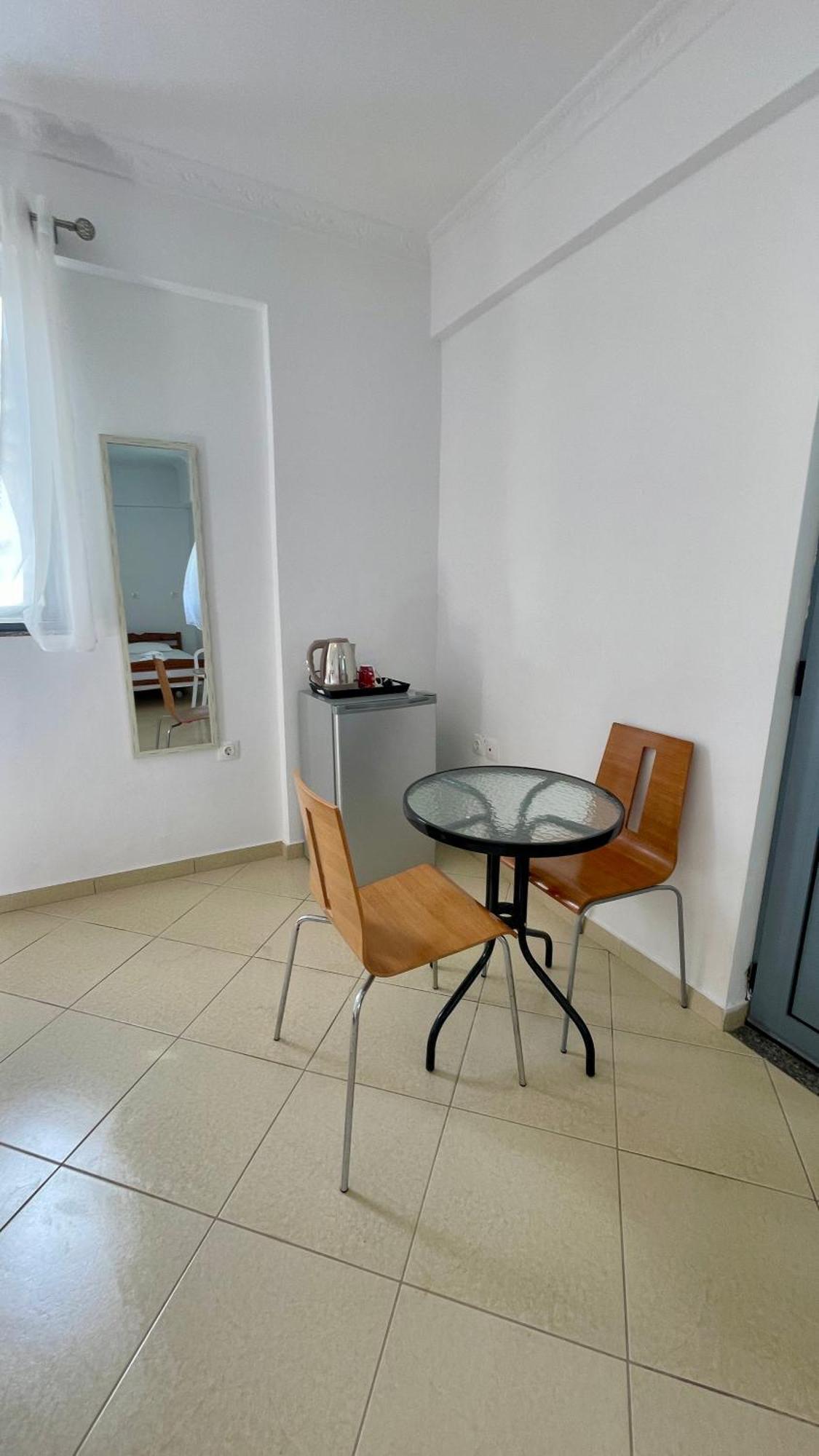 Tasos Rooms Himare Exterior photo