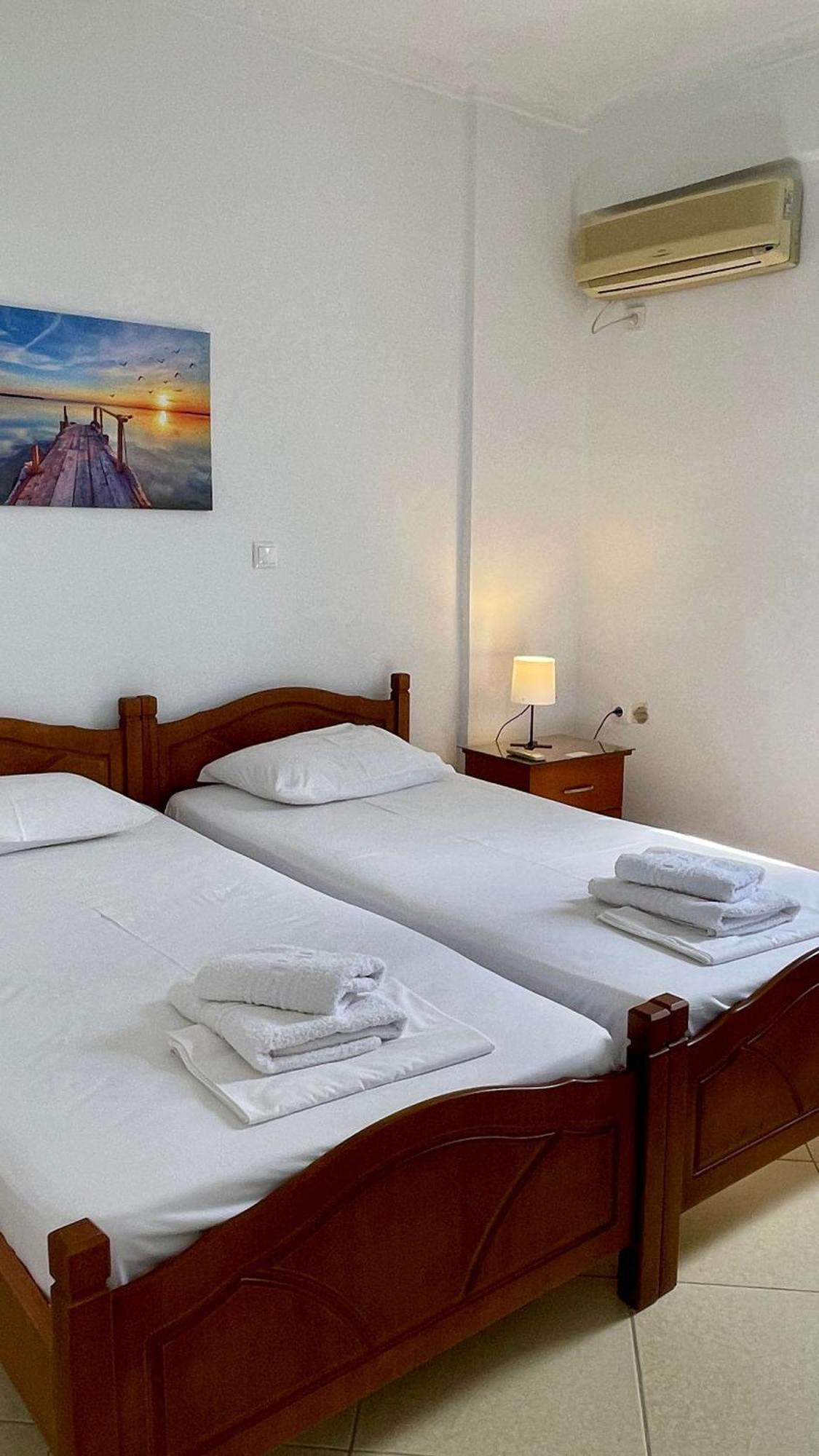 Tasos Rooms Himare Exterior photo