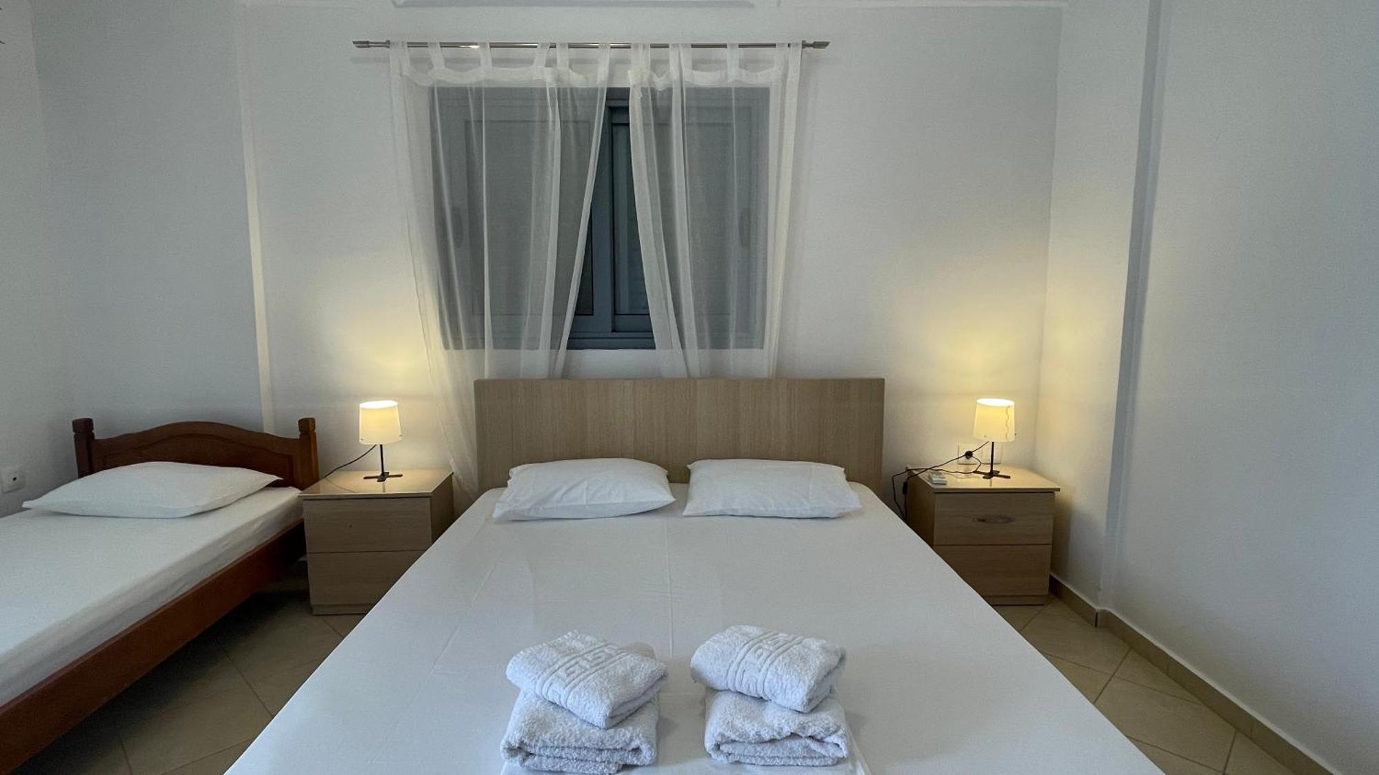 Tasos Rooms Himare Exterior photo