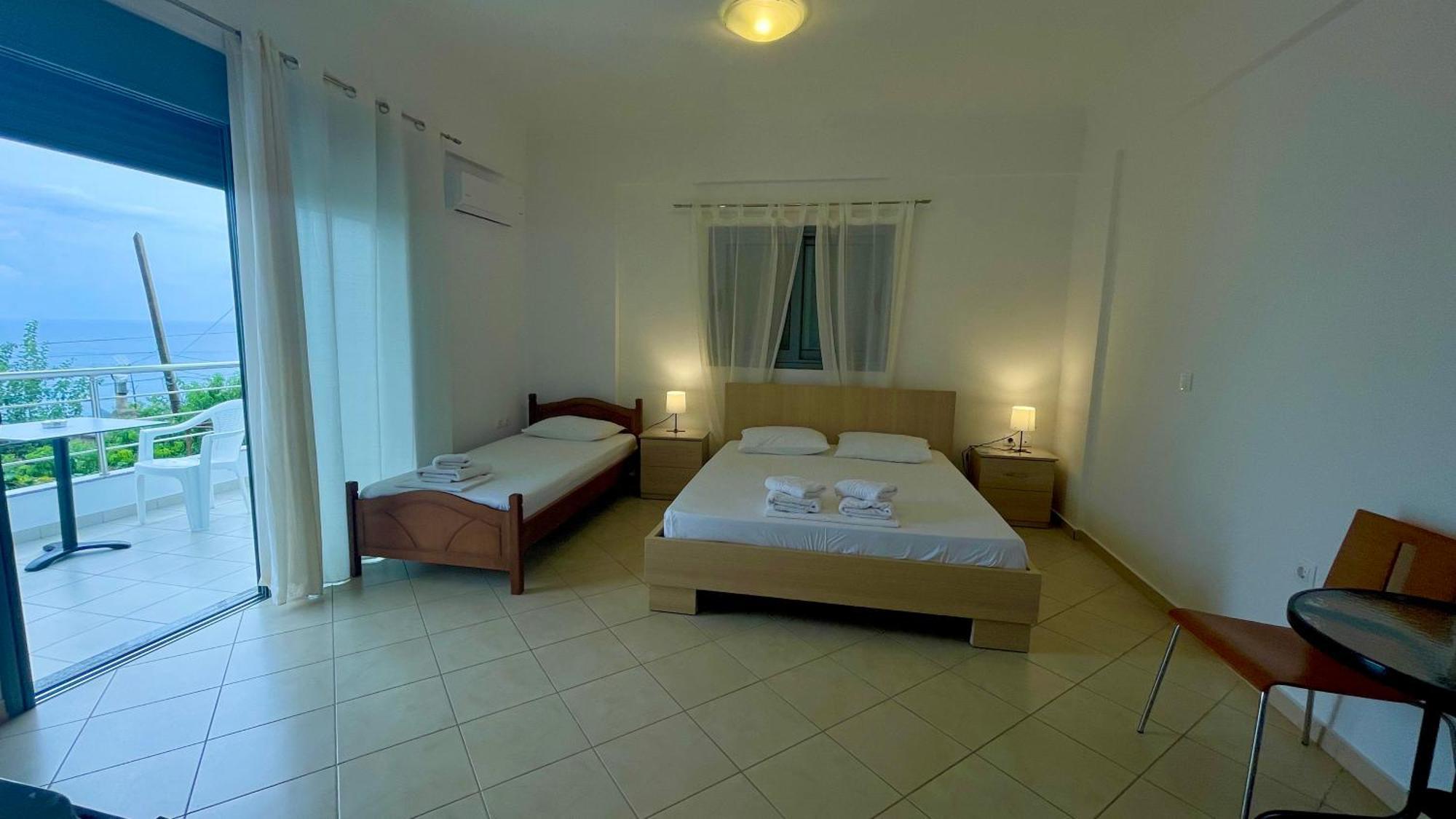 Tasos Rooms Himare Exterior photo