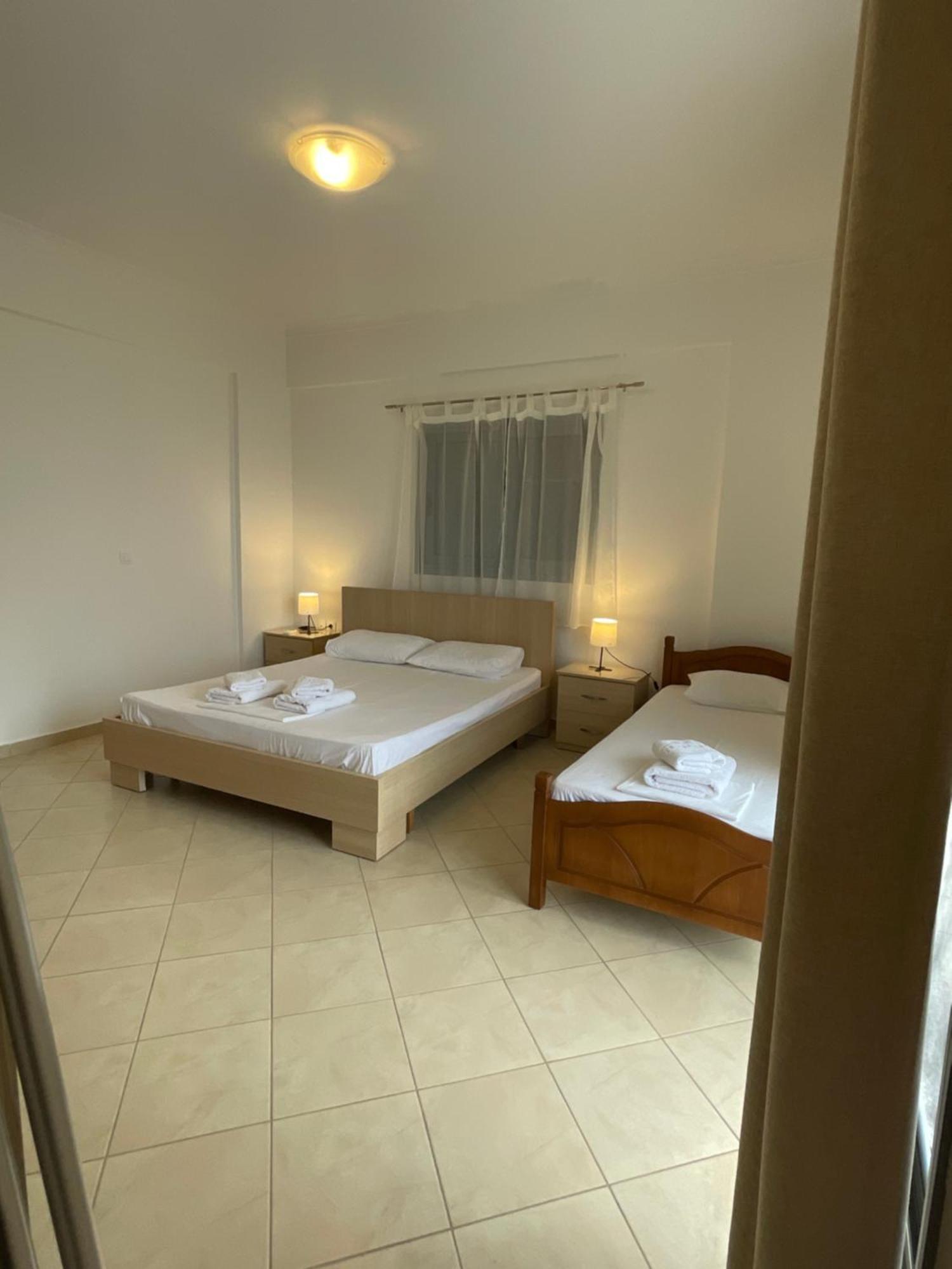 Tasos Rooms Himare Exterior photo