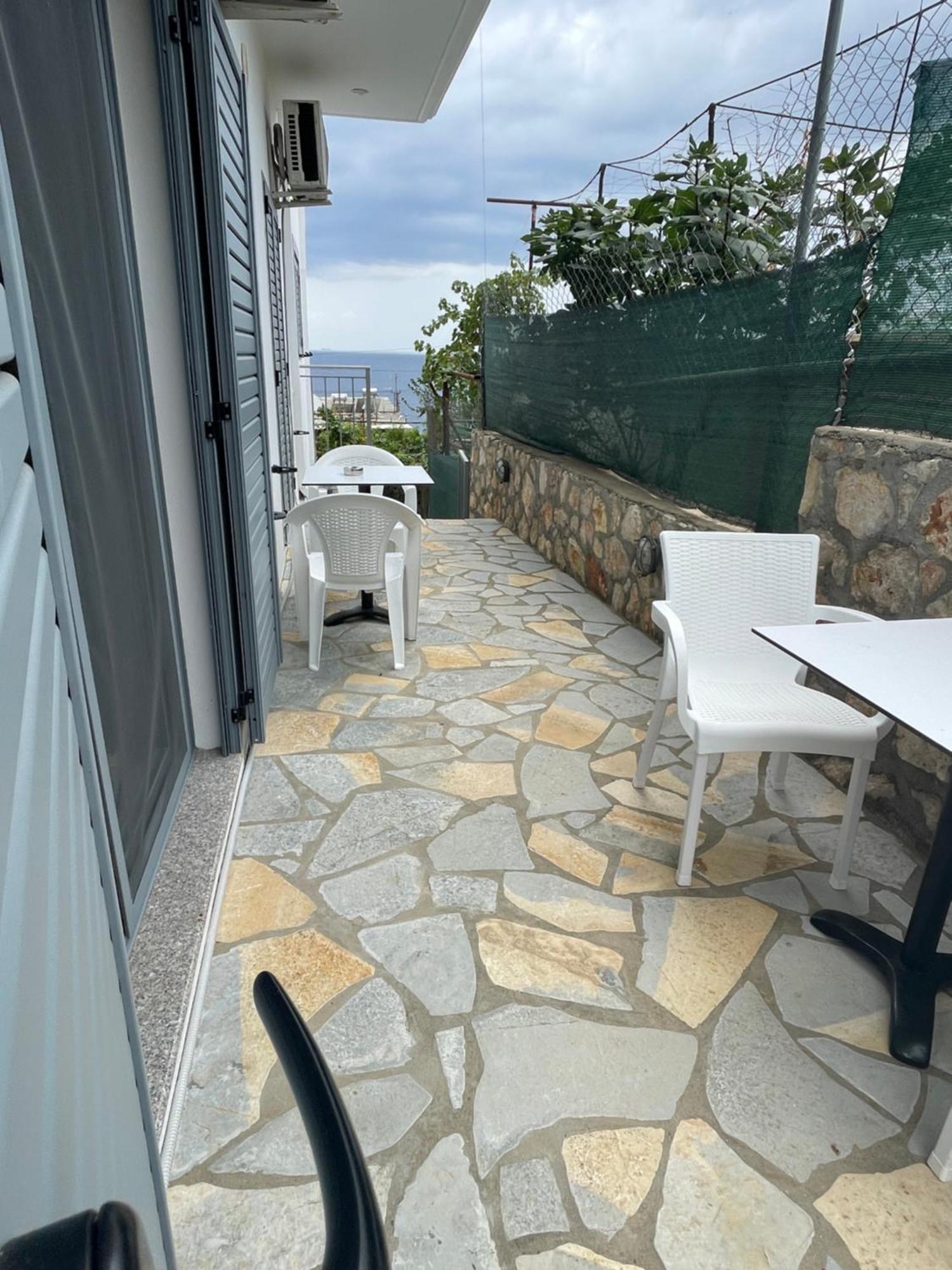 Tasos Rooms Himare Exterior photo
