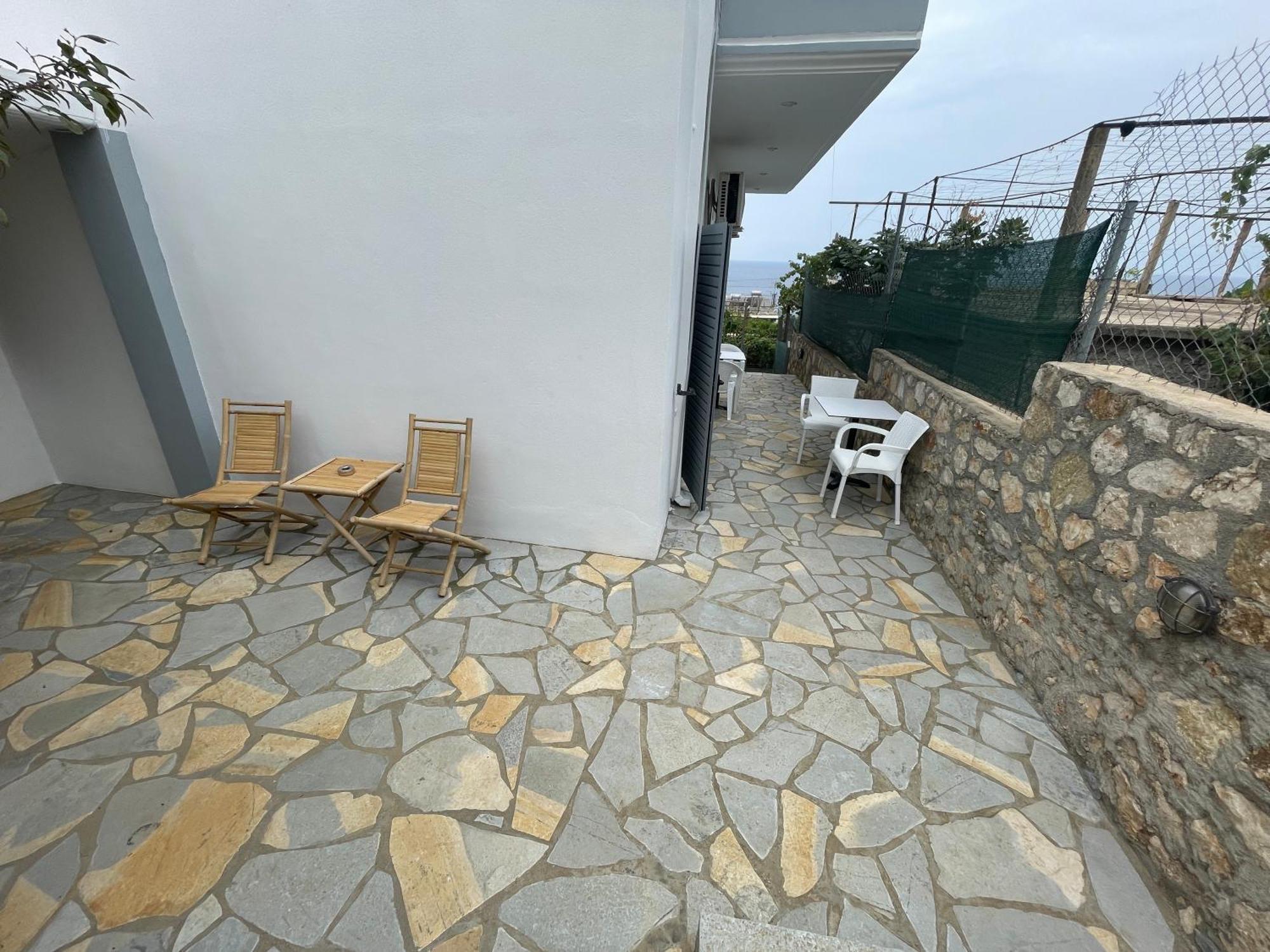 Tasos Rooms Himare Exterior photo