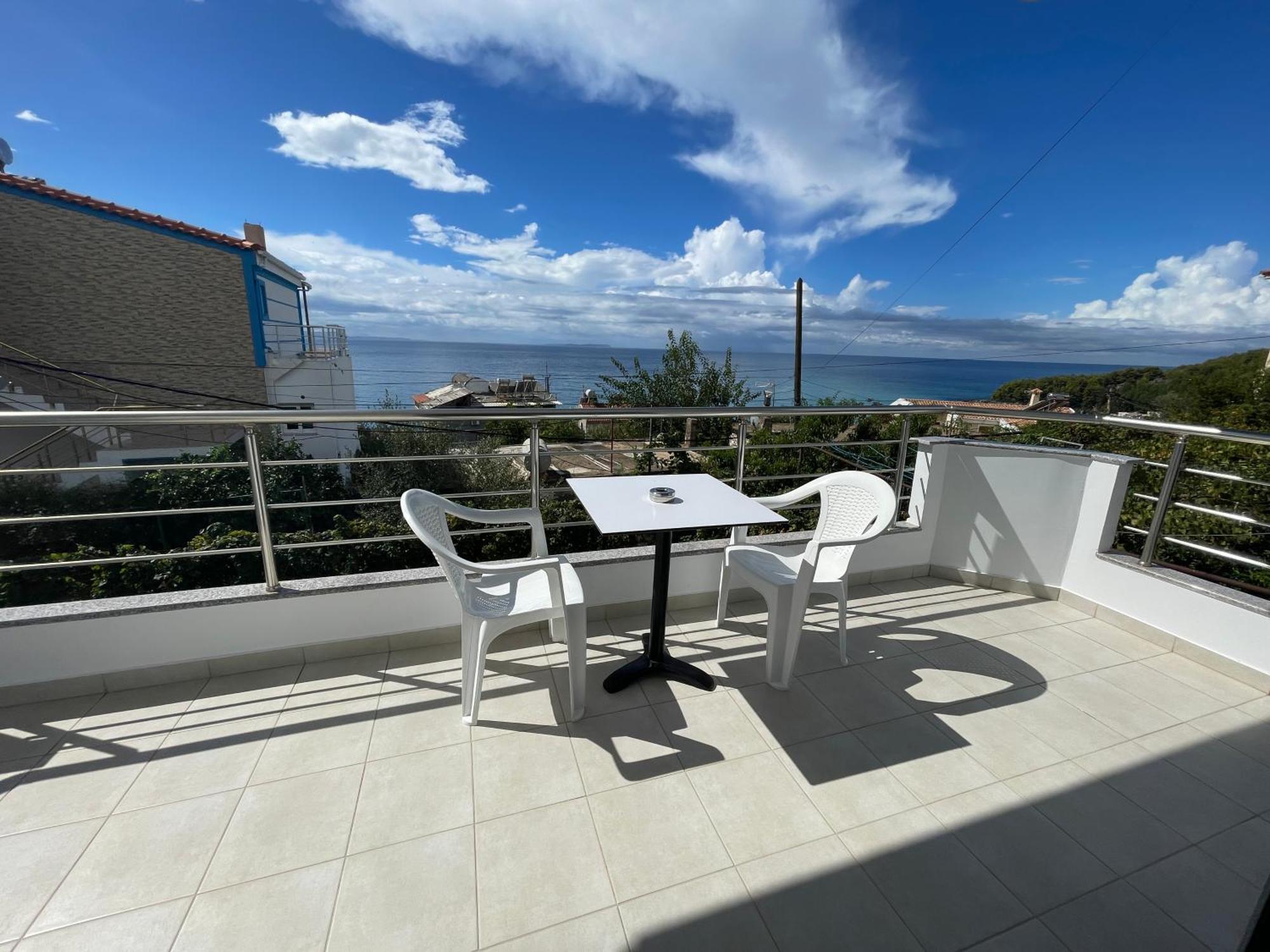 Tasos Rooms Himare Exterior photo